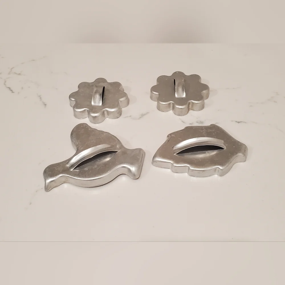 Vintage Tin/Metal Cookie Cutter Set Of 4 Cookie Cutouts With Handle